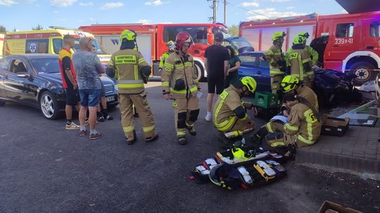 21-latek kierując Seatem wjechał w sklep pod Rzeszowem! [ZDJĘCIA]