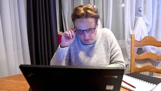 40-latek okradł kobietę, której pomagał w ogrodzie