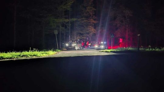 90-latka zgubiła się na grzybobraniu. Poszukiwania w ciemnościach i szczęśliwy finał