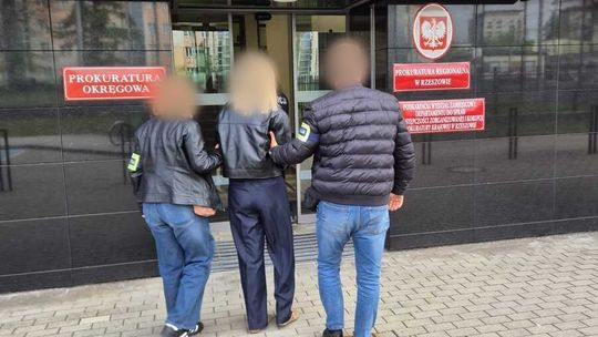 Kasjerka z rzeszowskiego banku wyprowadziła ponad milion z kont klientów. 127 przelewów i szokujące ustalenia!