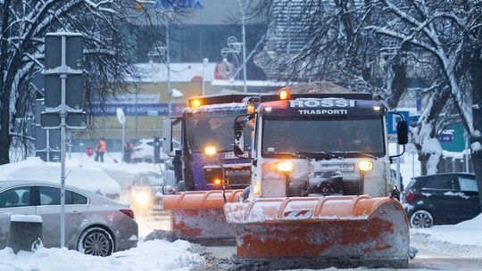 Akcja „Zima" w Rzeszowie. 70 pojazdów i 120 pracowników walczy ze śniegiem