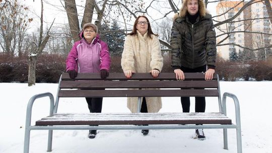 Aktywna ławka już działa. Pomoże seniorom w gimnastyce