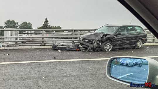 Autostrada A4. Zderzenie ukraińskiego lexusa z oplem. Trzy osoby ranne