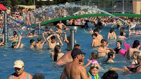 Baseny Otwarte ROSiR: Bezpieczne Wakacje nad Wodą Pełną Atrakcji!