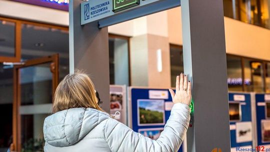 Bramki do zdalnego pomiaru temperatury na Politechnice Rzeszowskiej