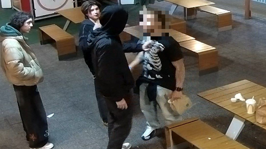 Brutalny atak w rzeszowskim McDonald’s. Policja publikuje wizerunek napastnika