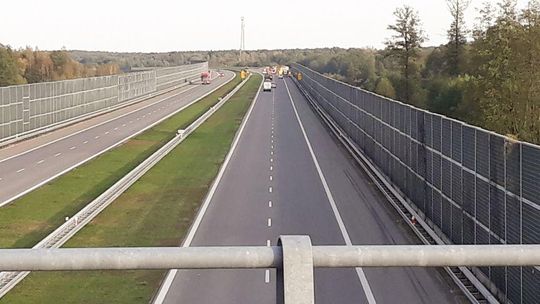 Czarna Sędziszowska. TIR uderzył w bariery