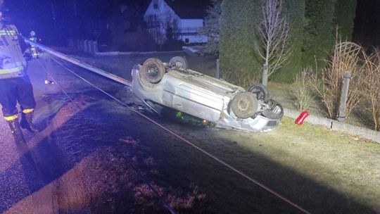 Dachowanie samochodu w Gwoźnicy Górnej. Sprawca był pijany