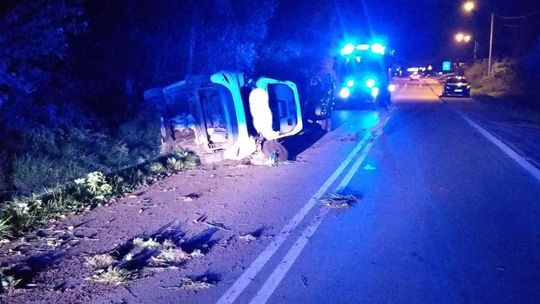 Dachowanie samochodu w Ropczycach. Nastolatka trafiła do szpitala