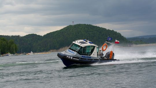Dramat w Solinie. Młody mężczyzna skoczył z zapory, trwa zakrojona na szeroką skalę akcja ratunkowa