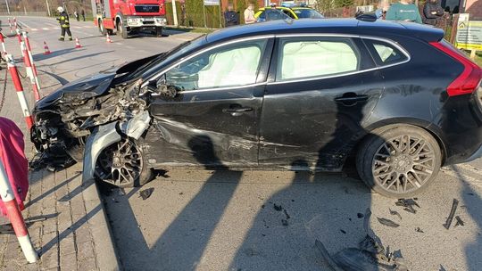 Drift wymknął się spod kontroli. BMW rozbite, 21-latek stracił prawo jazdy [ZDJĘCIA]