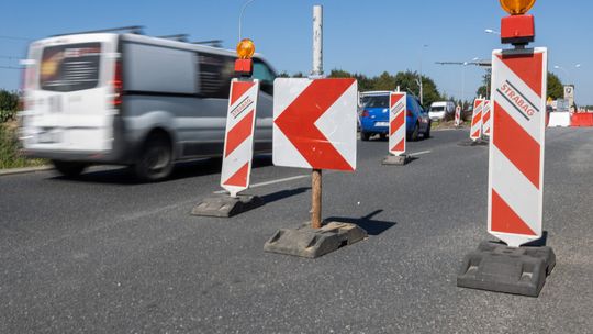 Drogowcy będą układać asfalt na remontowanym odcinku ul. Warszawskiej. Możliwe utrudnienia