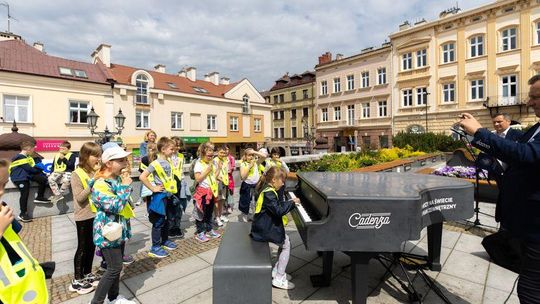 Dzień Dziecka w Rzeszowie. Na rynku stanął fortepian