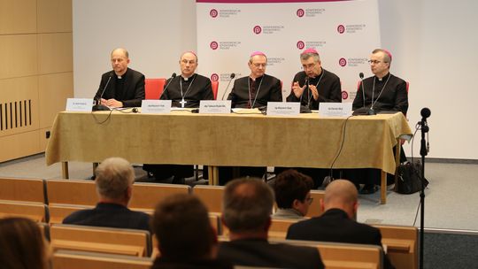 Episkopat za kontynuowaniem prac nad powołaniem komisji ds. nadużyć seksualnych duchownych