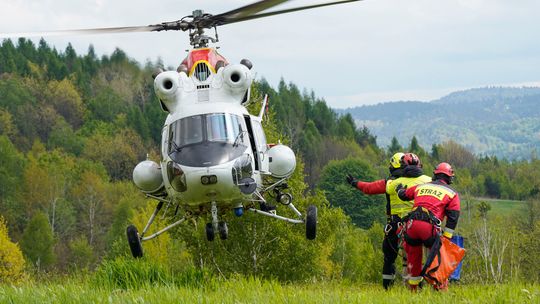 Feralny wypadek crossów. Dwóch nastolatków z poważnymi ranami