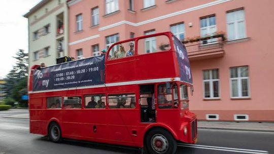 Festiwal TONY w Rzeszowie. Ulicami przejechał czerwony bus [FOTO]