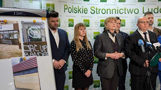 Prowokacja rosyjska na budynku biura ARiMR w Przemyślu? Adam Dziedzic, poseł PSL: ktoś chce nas poróżnić