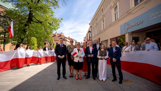 "Flaga to nie gadżet!" Politycy PO mówili w Rzeszowie o symbolach narodowych