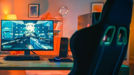 Fotel gamingowy i biurko gamingowe do małego pokoju – jak wybrać i dobrze ustawić?