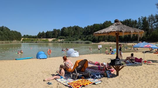 Gdzie szukać ochłody? Sprawdź wielki przewodnik po kąpieliskach i basenach otwartych w regionie [LISTA]