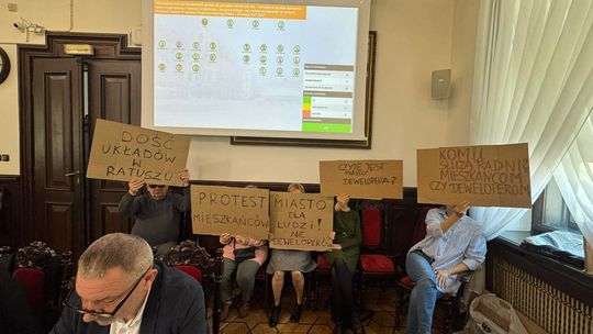 Gorąca sesja w ratuszu. XXXIX sesja Rady Miasta pod znakiem protestu mieszkańców [ZDJĘCIA]