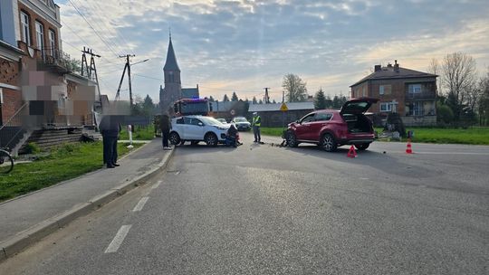 Groźne wypadek na drodze wojewódzkiej. Pasażerka trafiła do szpitala [ZDJĘCIA]