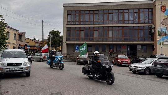 Hołd dla Obrońców Birczy i ofiar zbrodni wołyńskiej. Motocykliści i politycy na wspólnych obchodach