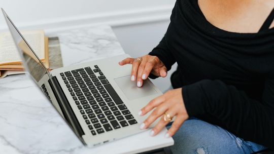 Jak bet.pl analizuje dostępne propozycje - selekcja benefitów na rynku sportowym