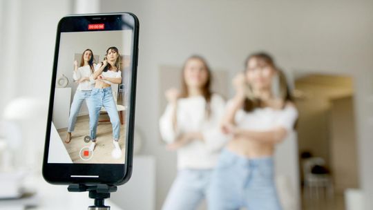 Jak influencerzy zarabiają pieniądze z kasynami