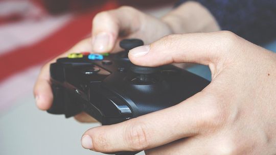 Jak platformy streamingowe pomagają graczom zarabiać duże pieniądze?