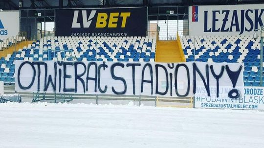 Kibice żądają otwarcia stadionów. Eksperci: Sami są sobie winni