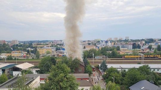 Pożar pustostanu przy ul. Gołębiej w Rzeszowie [ZDJĘCIA, WIDEO]