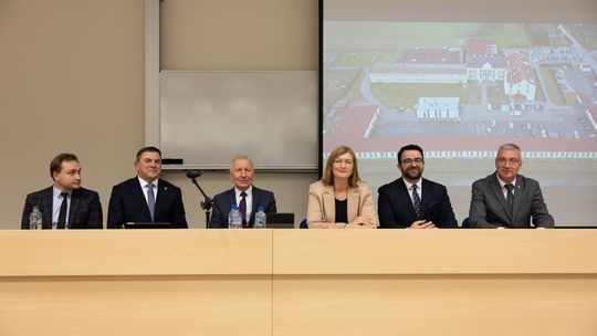 Kolejna sesja Rady Powiatu Rzeszowskiego. Wspólna interwencja Leniart i Jarosza
