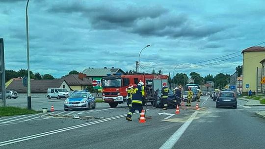 Kolizja dwóch osobówek w Świlczy. [FOTO]