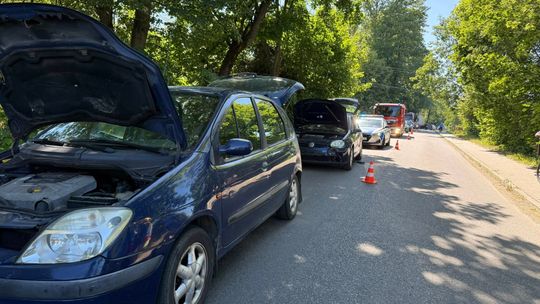 Kolizja trzech aut w Bieździedzy. Jedna osoba poszkodowana