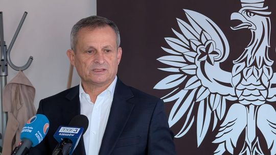Komisja Odpowiedzialności Konstytucyjnej obradowała za zamkniętymi drzwiami. W centrum sprawy Glapińskiego i Ziobry