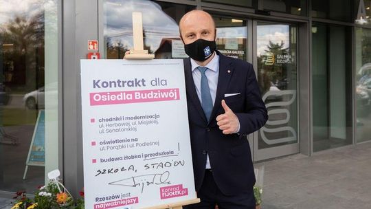 Konrad Fijołek podpisał kontrakt dla osiedla Budziwój