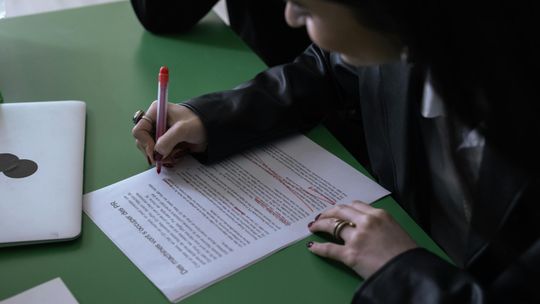 Korekta tekstów – dlaczego własne błędy są niewidoczne dla autora?