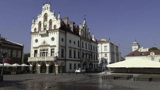 Koronawirus. UM Rzeszowa znów przedłuża obostrzenia