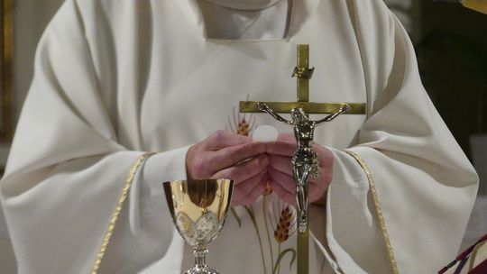 Kościół w Polsce na rozdrożu? Episkopat ujawnił najnowszy raport
