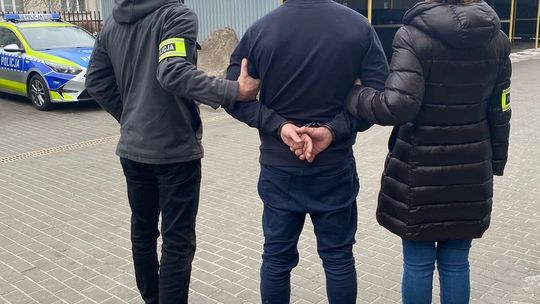 Kosmetyczna wizyta, niekosmetyczny finał. 42-latek wpadł z portfelem w kieszeni