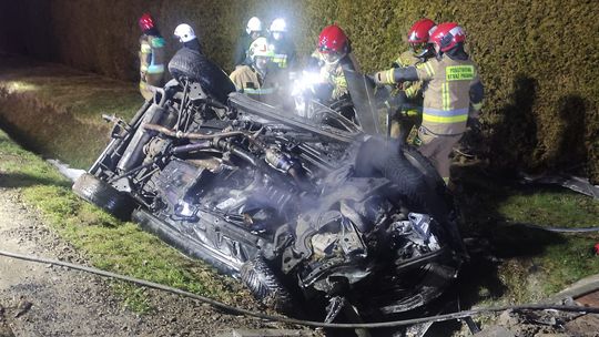 Koszmarny wypadek w Błażowej. Toyota dachowała i zapaliła się! 4 osoby ranne!