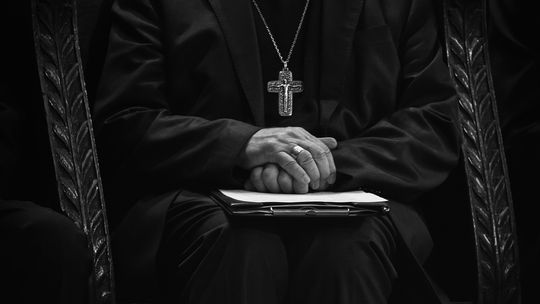 Ksiądz z Krosna odsunięty od posługi po zarzutach molestowania 15-latki. Zgłosili go rodzice i kuria