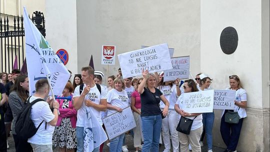 Leska porodówka wznowi działalność we wrześniu. Walczyły o to m.in. Lewica, Razem i Polska 2050