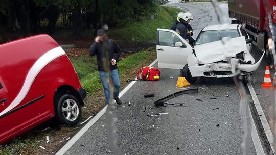 Lutcza. Zderzenie dwóch samochodów osobowych. Wahadło