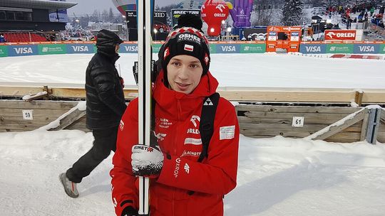 Mamy srebro w skokach w Predazzo! 19‑letni Kacper Tomasiak spełnia olimpijskie marzenia