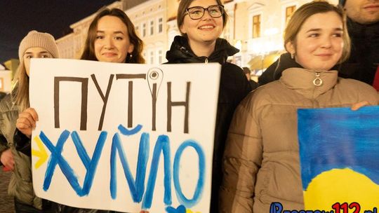 Manifestacja na Rynku w Rzeszowie: Solidarni z Ukrainą