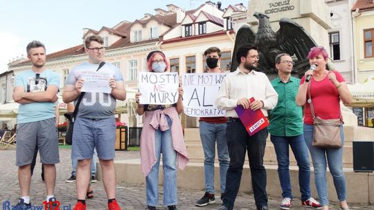 Manifestacja ,,Nie hejtujcie Podkarpacia". Protestowali przeciwko nienawiści