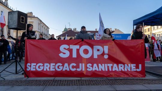 Manifestacja przeciwników segregacji sanitarnej w Rzeszowie