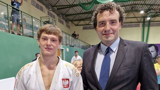 Mateusz Grendys triumfuje na Otwartym Pucharze Polski Juniorów w Judo